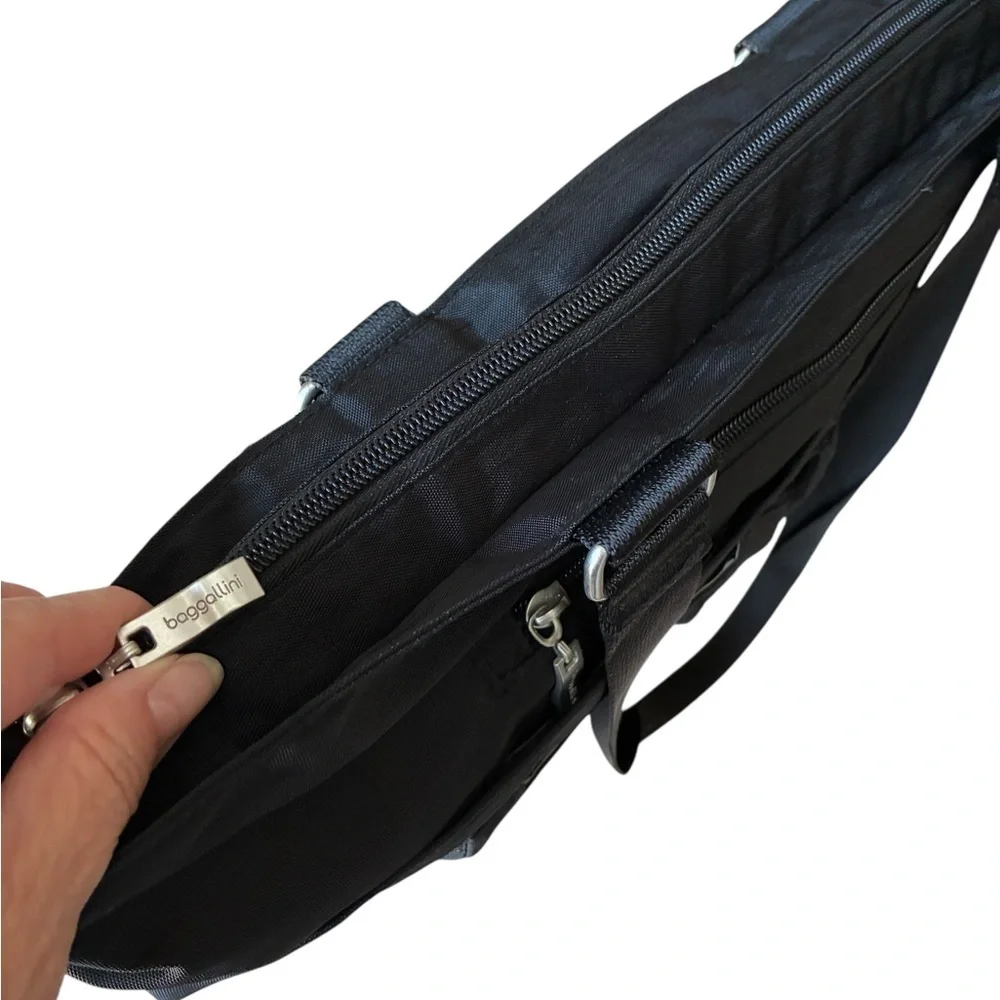 Baggallini Tote Messenger Travel Commuter Bag Black NWT